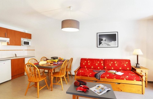 Ax-les-Thermes Apartment | Wifi, ski lifts base, fitness, swimming pool, sauna, parking, ski locker, 39m², Ax-Les-Thermes