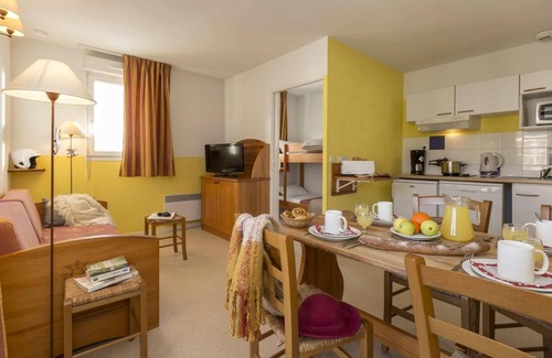 Font-Romeu-Odeillo-Via Apartment | Wifi, swimming pool, balcony, parking, tv, ski locker, 37m², Font Romeu