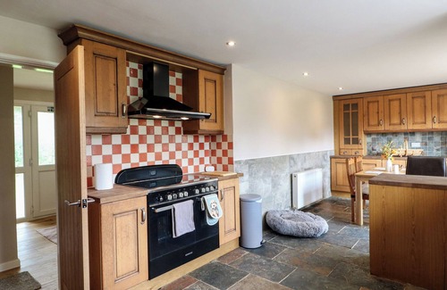 Chesterfield Cottage | WIGLEY FARM HOUSE COTTAGE, pet friendly, with hot tub in Chesterfield