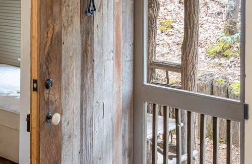 Sylva Cabin | Wild Ginger Cabin: A peaceful sanctuary in Balsam Mountain Preserve