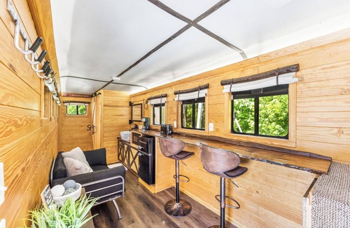 Conway House | 🐎 Wild Horse Retreat | Unique Tiny Home Glamping 🌿🔥