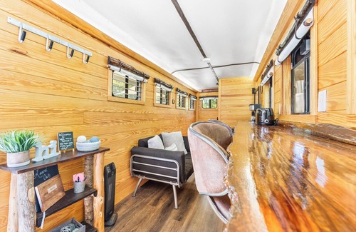 Conway House | 🐎 Wild Horse Retreat | Unique Tiny Home Glamping 🌿🔥