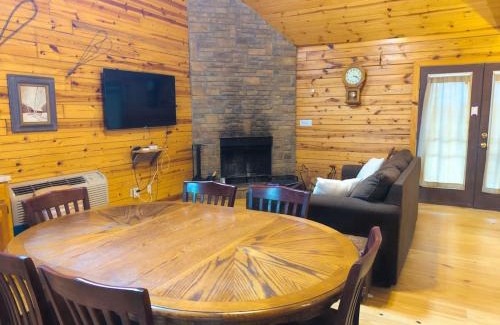 Eureka Springs House | Wild Plum Cabin No. 3