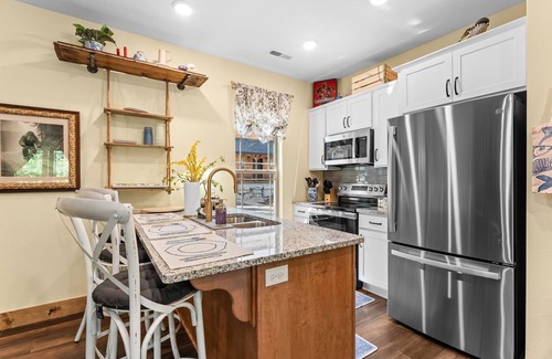 Branson Cabin | Wild Style Meets Big Easy Vibes