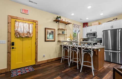 Branson Cabin | Wild Style Meets Big Easy Vibes