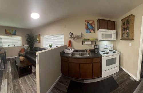 Springville House | Wild Turkey Way Guesthouse!!! Short 5 Minute Walk to the Springville Ranch!