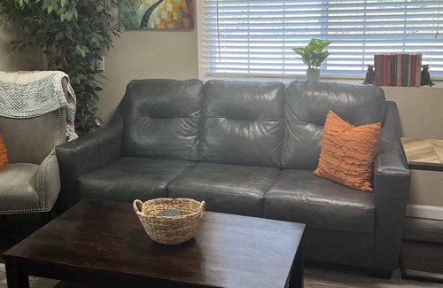 Springville House | Wild Turkey Way Guesthouse!!! Short 5 Minute Walk to the Springville Ranch!