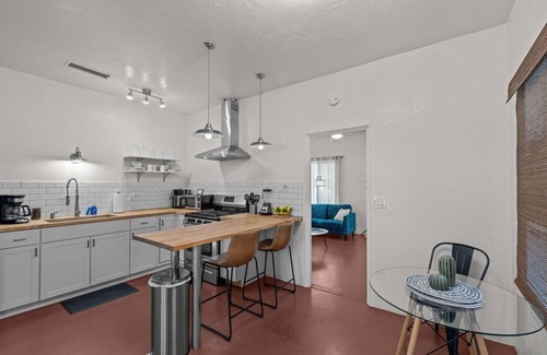 Rincon Heights House | Wildcat Chalet Walking to U of A