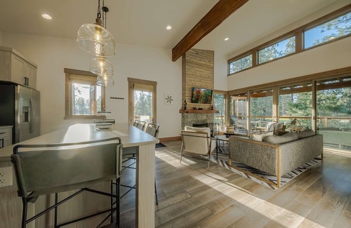 Eureka House | Wilderness Club Cabin – Sleeps 7
