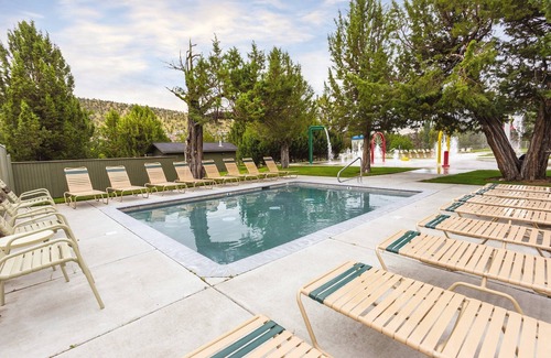 Redmond Resort | Wilderness, Golf, Rivers, Mountains, Theaters, Casino !