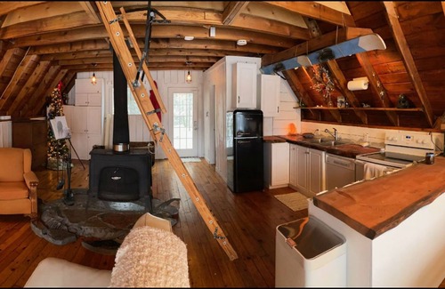 North Kawartha Cottage | Wilderness Lakefront A-Frame Cottage