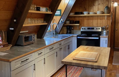 Harbor Springs Cottage | Wilderness Setting Near Beautiful Lake Michigan