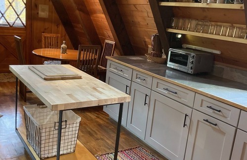 Harbor Springs Cottage | Wilderness Setting Near Beautiful Lake Michigan