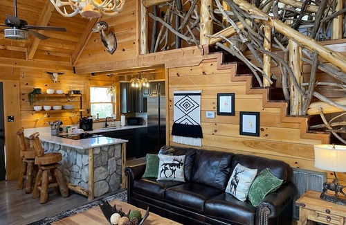 Hot Springs Cabin | Wildlife Cabin at The Natural State Cabins