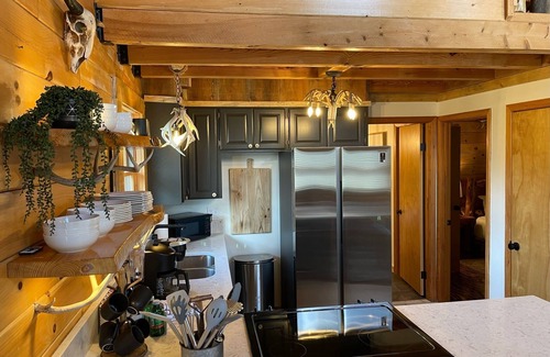 Hot Springs Cabin | Wildlife Cabin at The Natural State Cabins