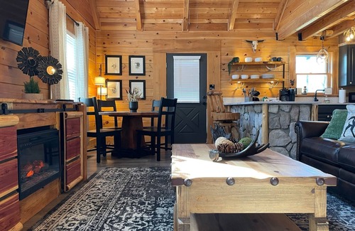 Hot Springs Cabin | Wildlife Cabin at The Natural State Cabins