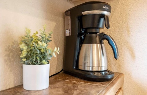 Woodland Park House | Wildlife Sightings!, Hot Tub, 3 King Beds/1 Queen!