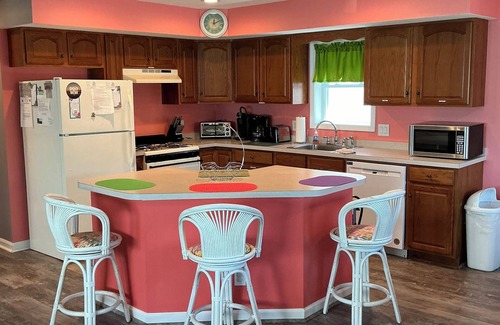 Wildwood House | Wildwood Jewel-Ranch house-3 bedrooms 2 baths-2 blocks to beach! Sleeps 10.