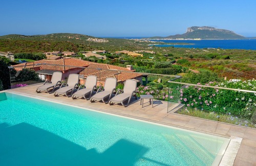 Golfo Aranci Villa | Willa Sole e Sole Mare with private pool an sea view in Golfo Aranci