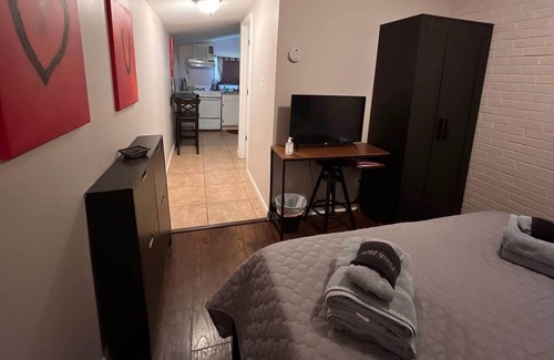 Vollintine-Evergreen Apartment | Willett 3 Adorable studio