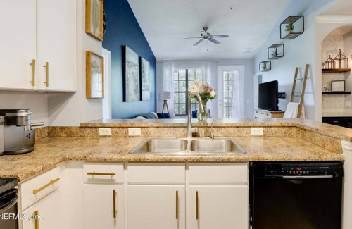 Southside Apartment | Williams Walk resort style living in Jacksonville FL! Near the beach and shops!