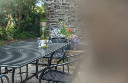 Haverfordwest House | Williamston Farmhouse, Holiday Property Nr Broad Haven, Sleeps 6, 4 bedrooms, bathrooms