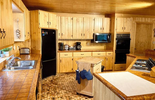 Willow Cabin | Willow Aviator Lodge - pool table, sauna, fire pit