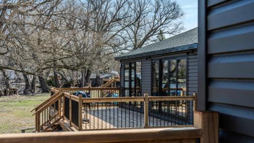 Harwood House | Willow Bay Cottages