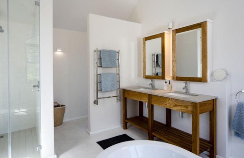 Noordhoek Villa | Willow Beach House - with backup power