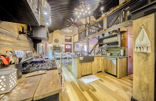 Swengel Cabin | Willow Brook Getaway: Hot Tub, Deck in Mifflinburg