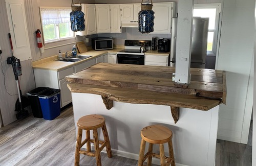 Barbeau Cottage | Willow Cove Living on river time!