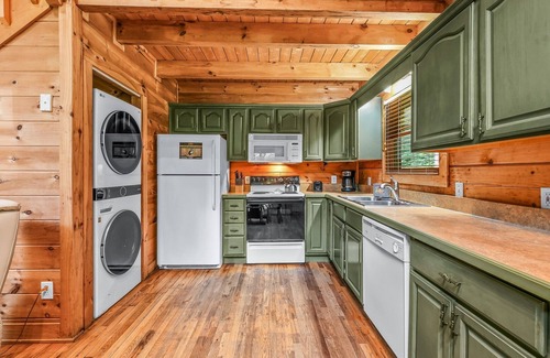 Townsend Cabin | Willow Creek 2 Bedroom Cabin by RedAwning
