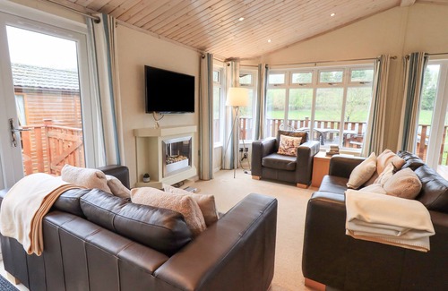 Troutbeck Cottage | WILLOW LODGE, family friendly, with a garden in Windermere