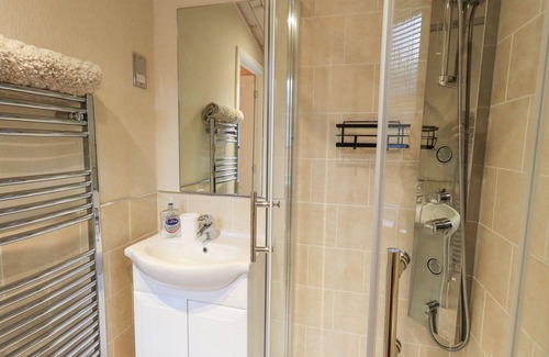 Troutbeck Cottage | WILLOW LODGE, family friendly, with a garden in Windermere
