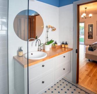 Willunga Bed & Breakfast | Willunga Gallery Cabins