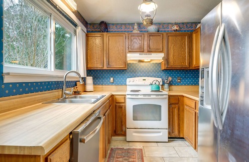 Sea Breeze House | Wilmington Getaway Near Carolina Beach Boardwalk!
