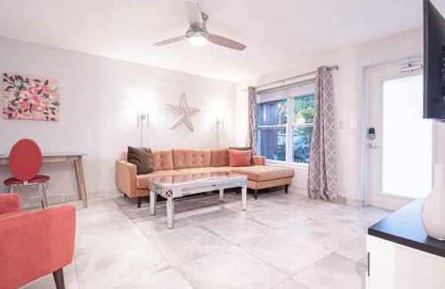 Wilton Manors House | Wilton Manors Cottage East 2 Bed 2 Bath Wown Pool