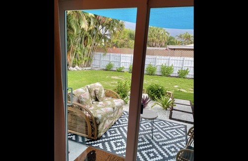 Wilton Manors Villa | Wilton Manors Villas a Shared pool, walking distance to restaurants, bars.