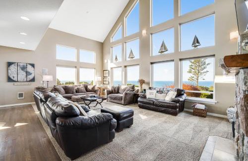 Cloverdale House | Wind 'N Sails