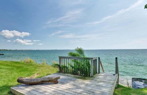 Wellington House | Wind & Waves - Wellington waterfront with Satellite TV & fire pit