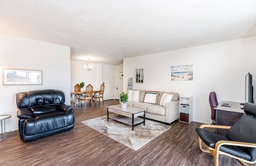 Beach Barber Tract Condo | Windansea Beach Condo! Located in quiet area close to everything!