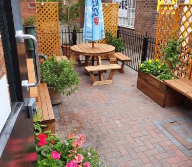 Beverley Hotel | Windmill Bed and Breakfast