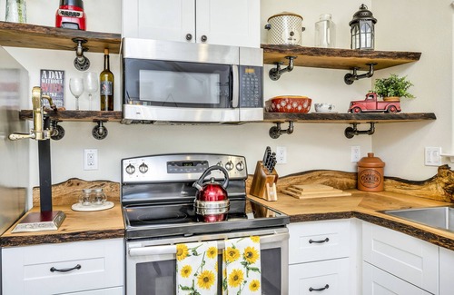 Hidden Valley Lake Cottage | Windmill Cottage - Peaceful & Quiet on 5 acres