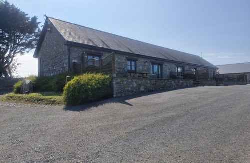 Oldwalls Cottage | Windmill Farm Barn Cottage Gower Rural with Welsh Coast Views - Pet Friendly