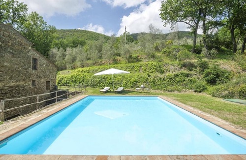 Montalcino Villa | Windmill Villa with Beautiful Garden and Pool