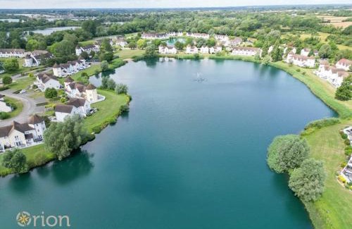 South Cerney House | Windrush Lake 66, Sun Kissed Lodge