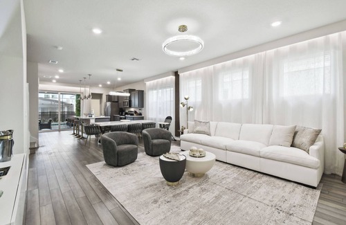 Four Corners House | Windsor Cay · 5BR Villa w/Heated Pool