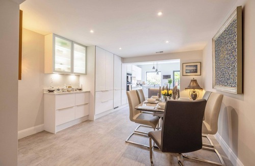 Windsor House | Windsor Charm : Spacious 4-Bed, Parking & Garden