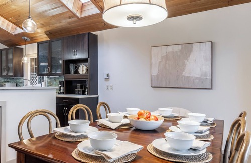 Clinton House | Windswept by AvantStay | Water Views, Covered Deck, Walk to the Beach