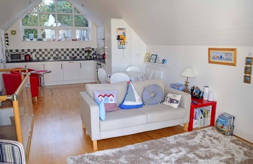 Bembridge House | Windward Close To Beaches And Bembridge Harbour